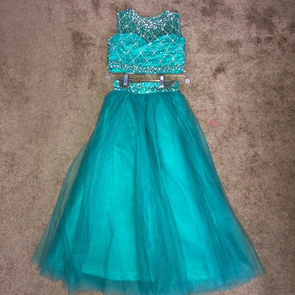 Girls two piece prom/pageant dress